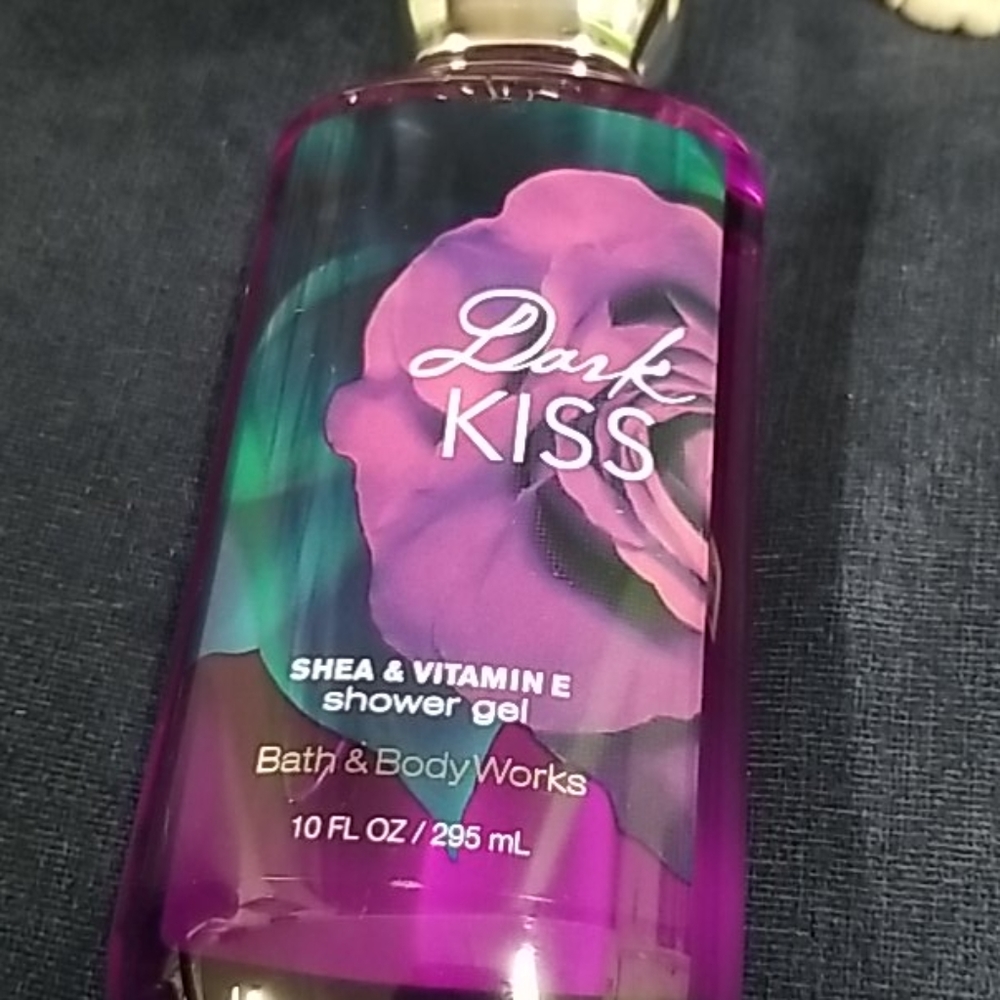 Dark Kiss Bath And Body Works shower gel